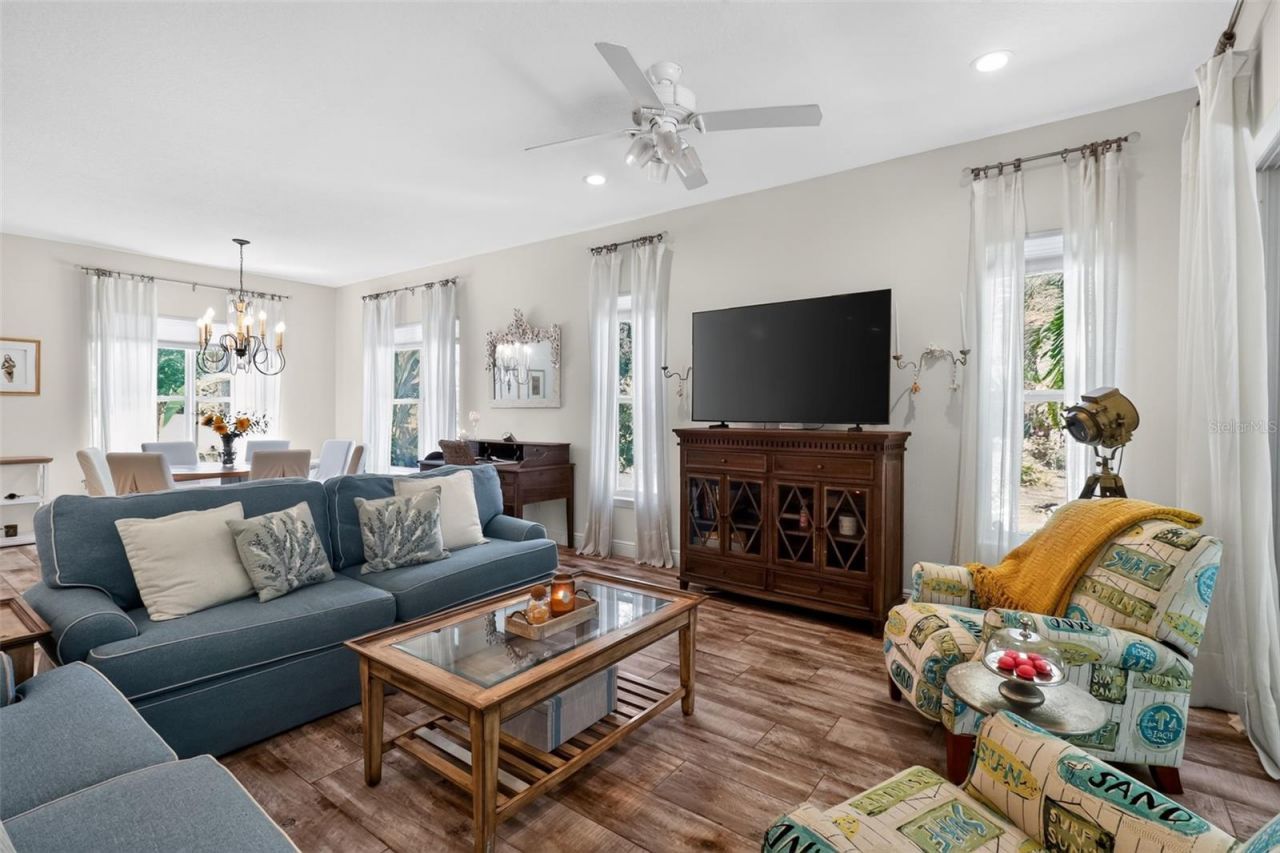 652 Kenneth Way, Tarpon Springs, FL 34689 Photo