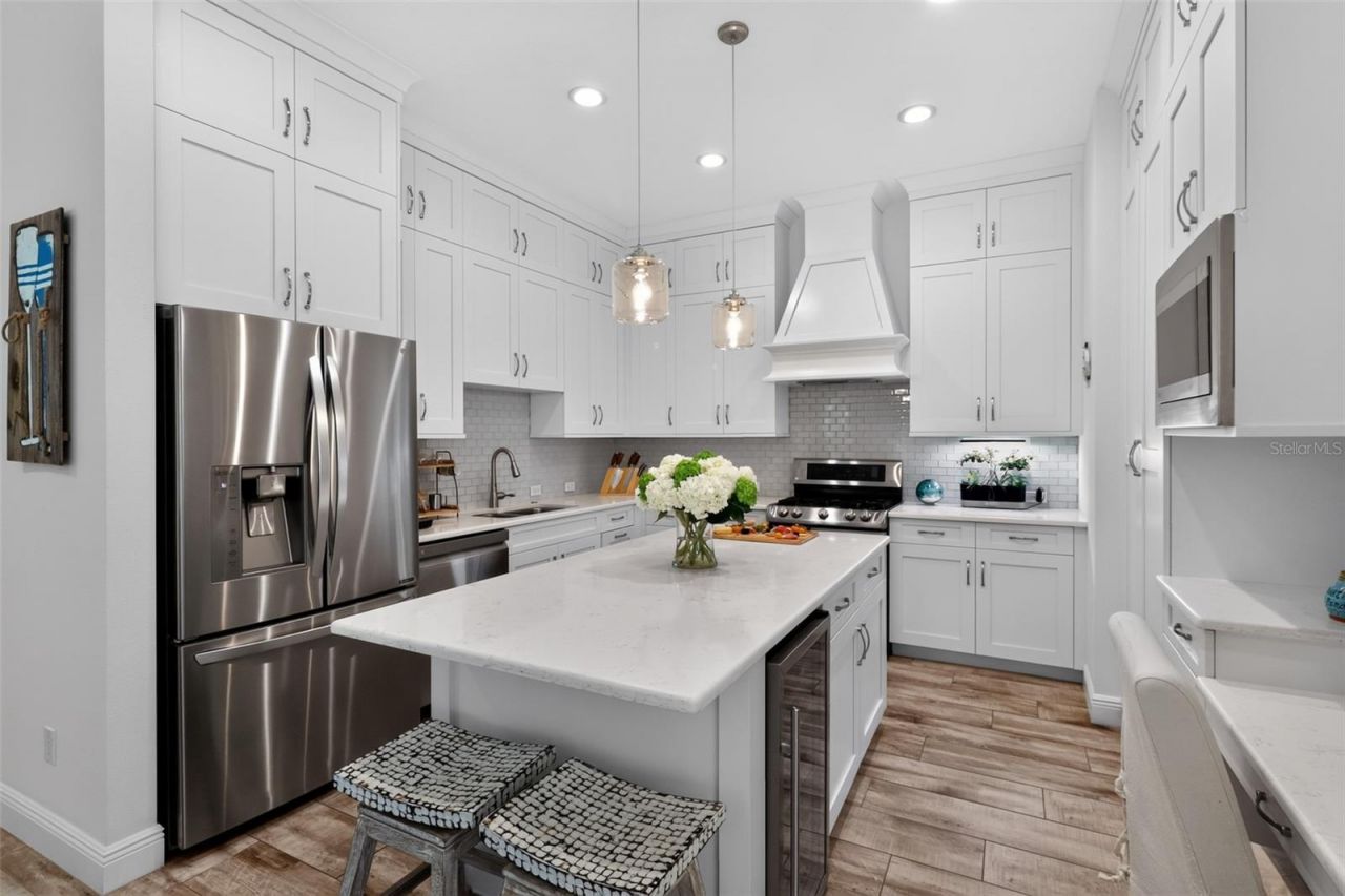 652 Kenneth Way, Tarpon Springs, FL 34689 Photo