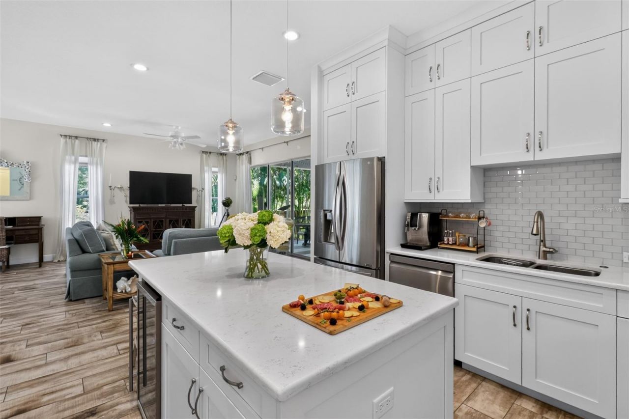 652 Kenneth Way, Tarpon Springs, FL 34689 Photo