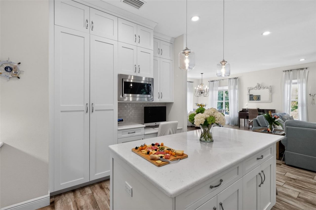 652 Kenneth Way, Tarpon Springs, FL 34689 Photo