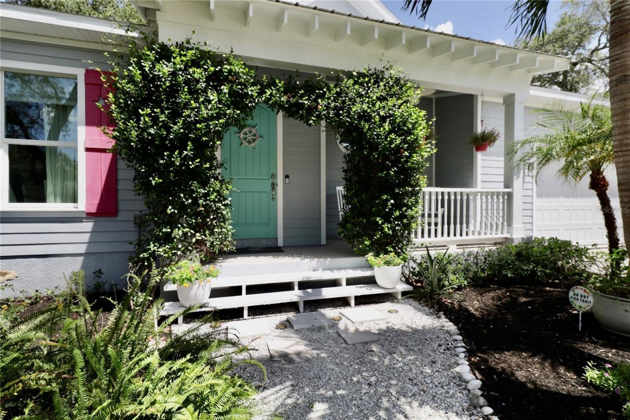 652 Kenneth Way, Tarpon Springs, FL 34689 Photo