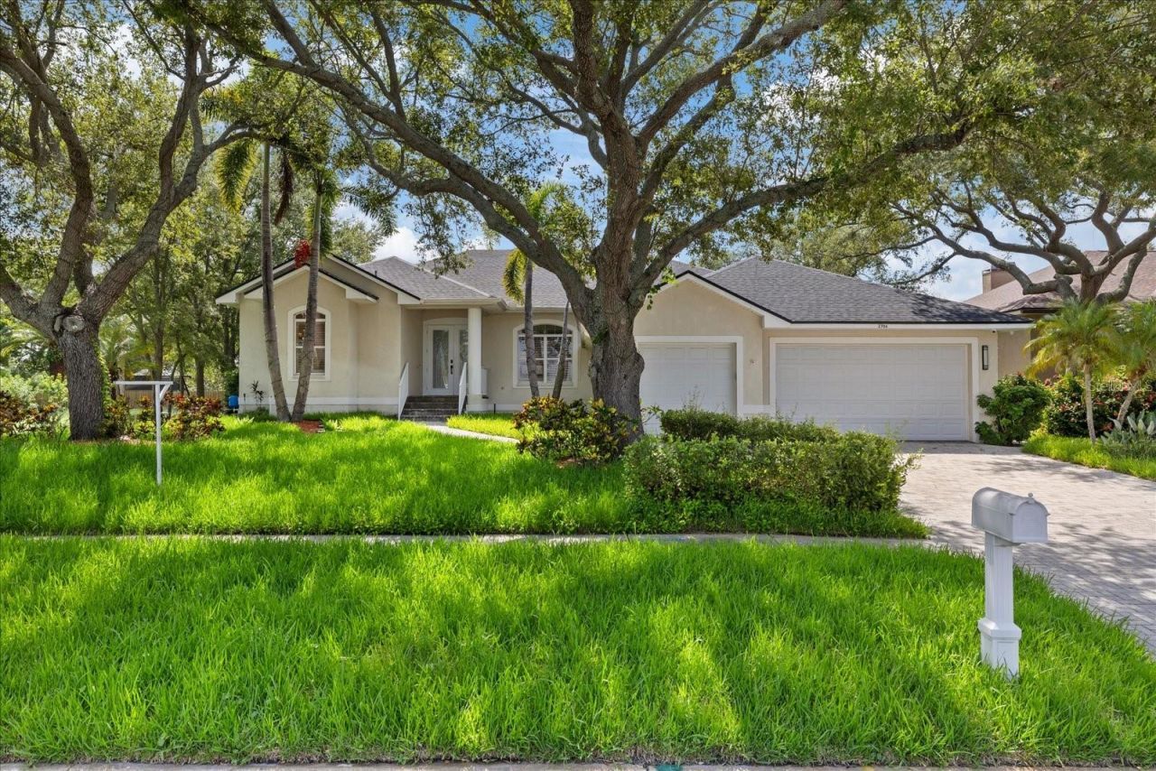 2706 Skimmer Point Drive S, Gulfport, FL 33707 Photo