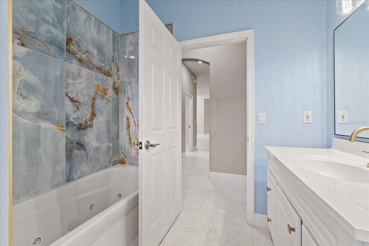 2706 Skimmer Point Drive S, Gulfport, FL 33707 Photo