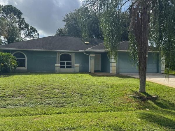 829 NE PEMBROKE AVENUE , PALM BAY, FL 32907