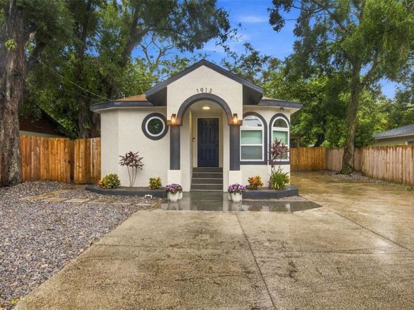 1913 E HANNA AVENUE , TAMPA, FL 33610