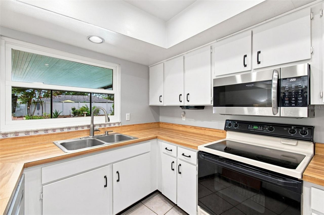 3721 Sand Pebble Drive, Valrico, FL 33596 Photo