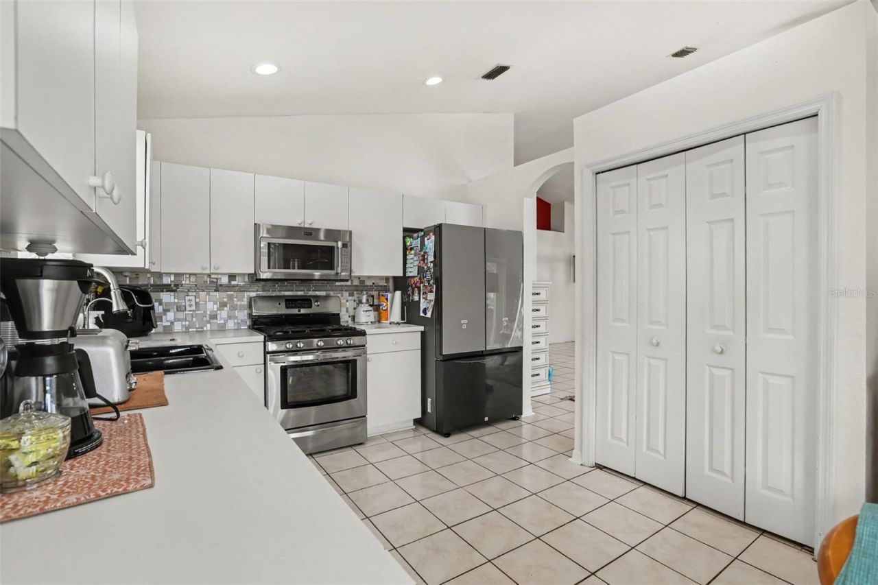 1102 Vinetree Drive , Brandon, FL 33510 Photo