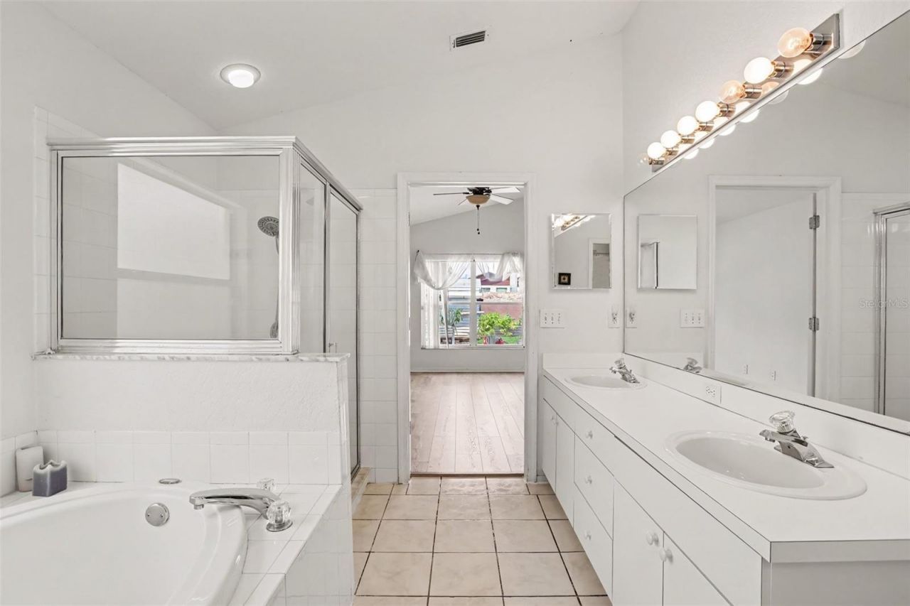 1102 Vinetree Drive , Brandon, FL 33510 Photo