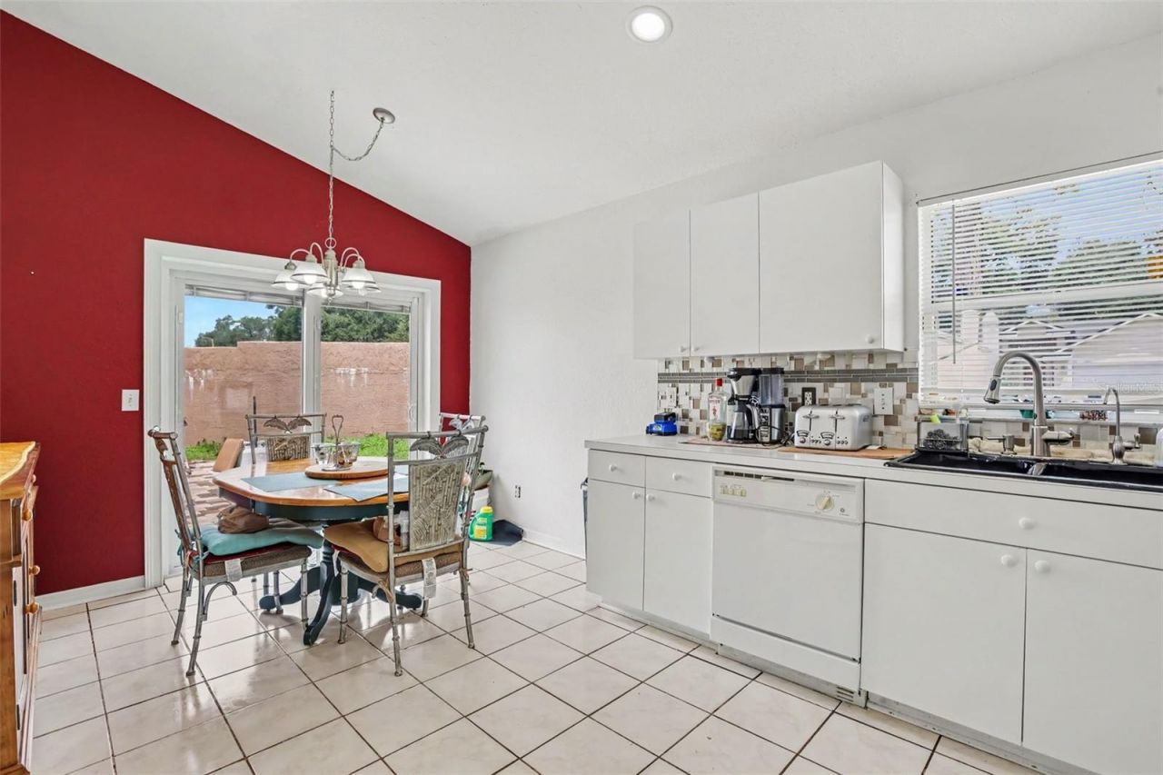 1102 Vinetree Drive , Brandon, FL 33510 Photo