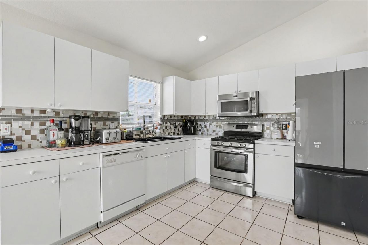 1102 Vinetree Drive , Brandon, FL 33510 Photo