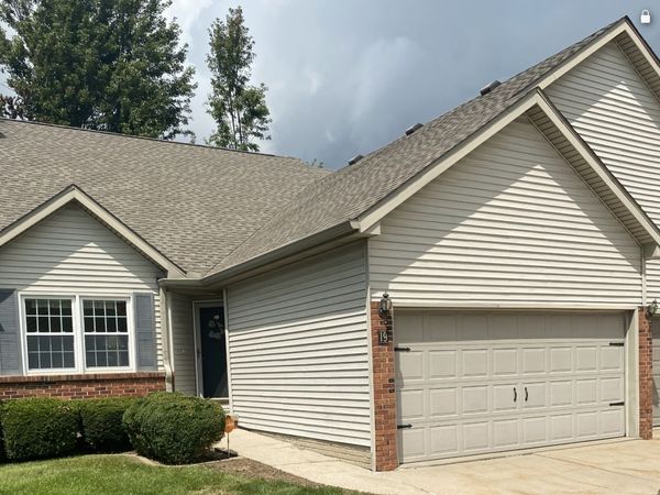 19 Crystal Court , Bloomington, IL 61704