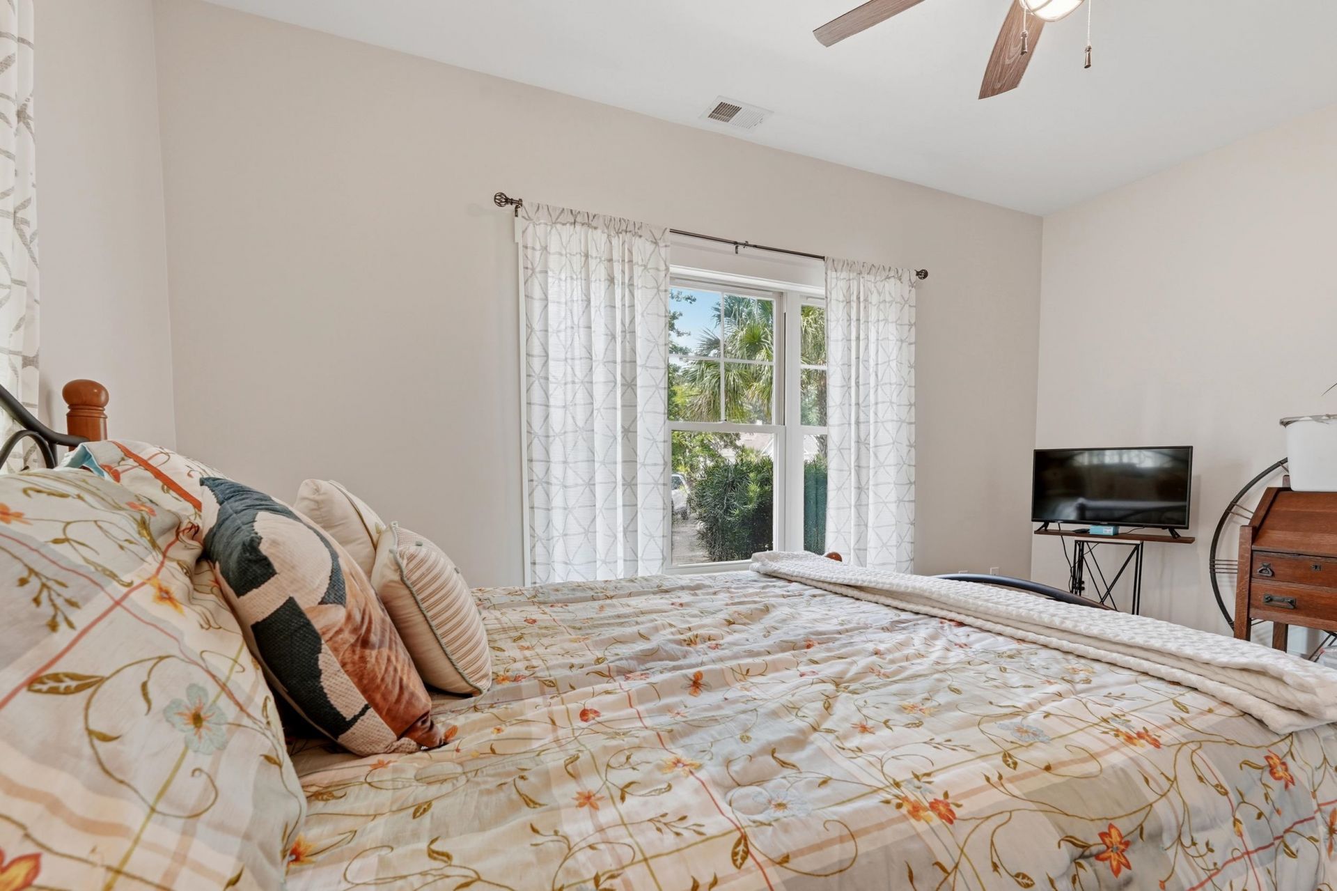 652 Whispering Pines Ct. Photo 24
