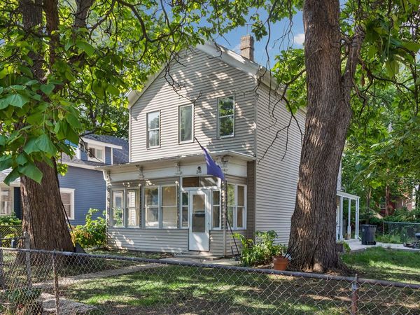 241 Banfil Street , Saint Paul, MN 55102