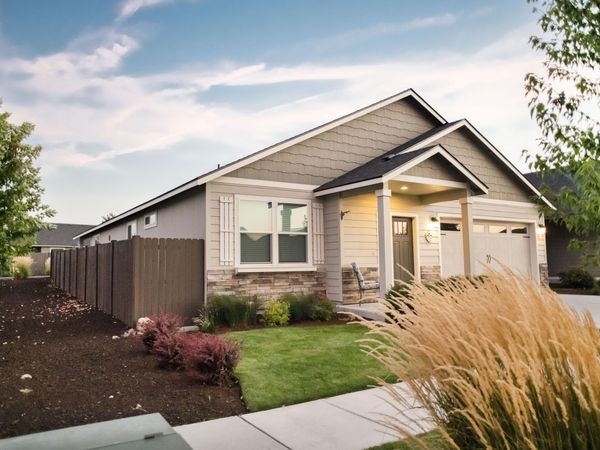 2322 NW Kingwood Avenue, Redmond, OR 97756