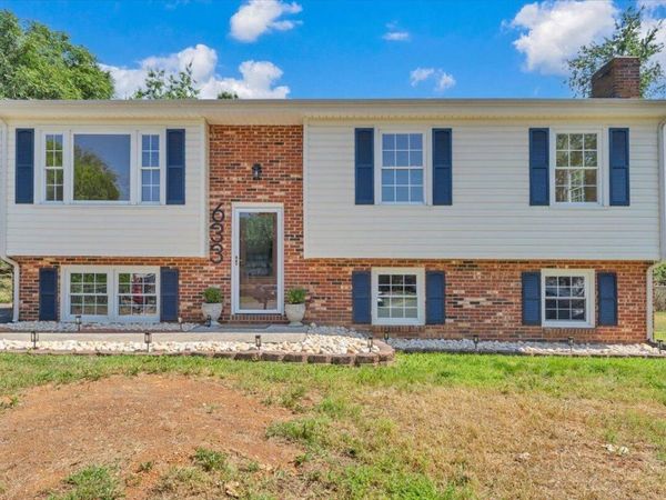 633 Two Tree LN NE, Roanoke, VA 24019