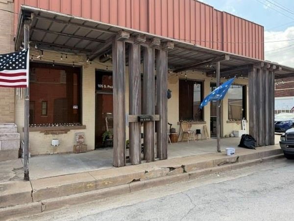 105 S Pearl Street , Mart, TX 76664