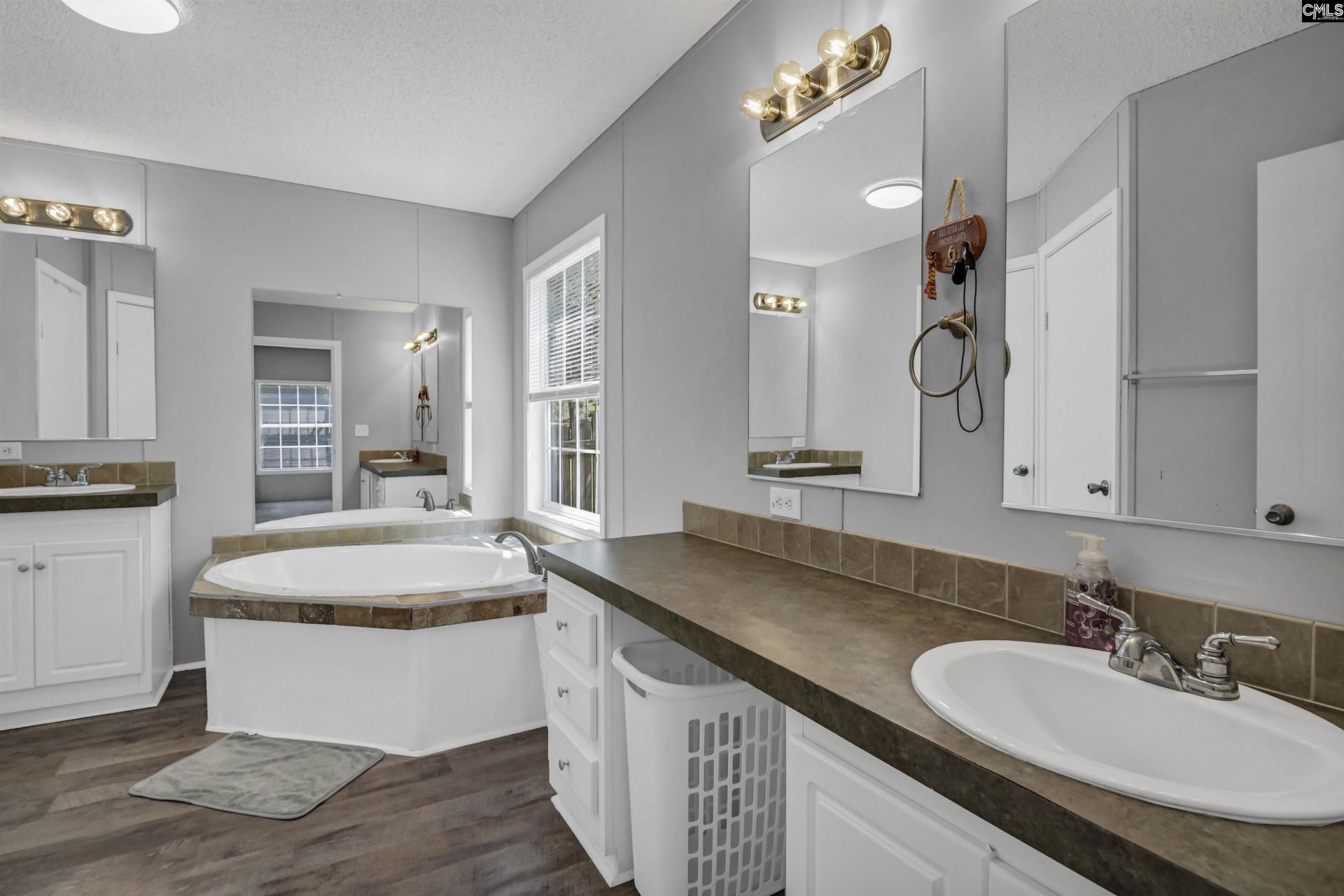 115 Divinci Road  Photo 11