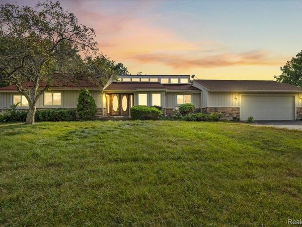 4337 Ravinewood Drive, Commerce Township, Mi 48382