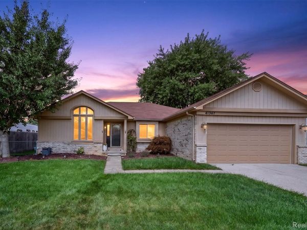 41367 Justin Drive, Clinton Township, Mi 48038