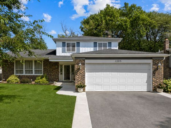 1225 N Basswood Lane , Mount Prospect, IL 60056