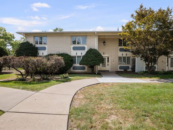 930 17th Street , Unit 17, Moline, IL 61265