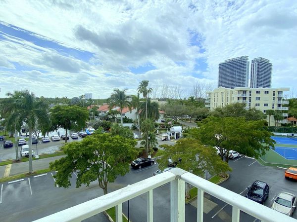 16546 NE 26 Avenue, Unit 5J, North Miami Beach, FL 33160