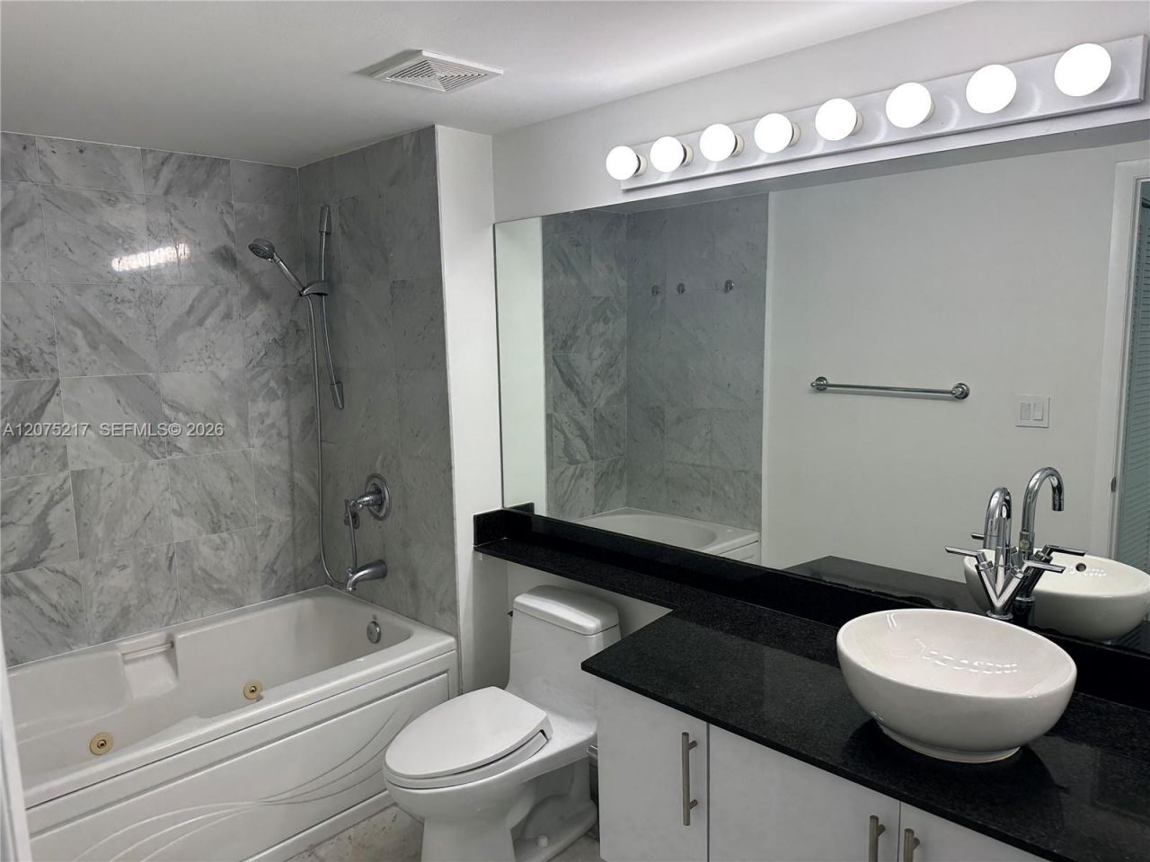 31 SE 5th St , Unit 1007, Miami, FL 33131 Photo
