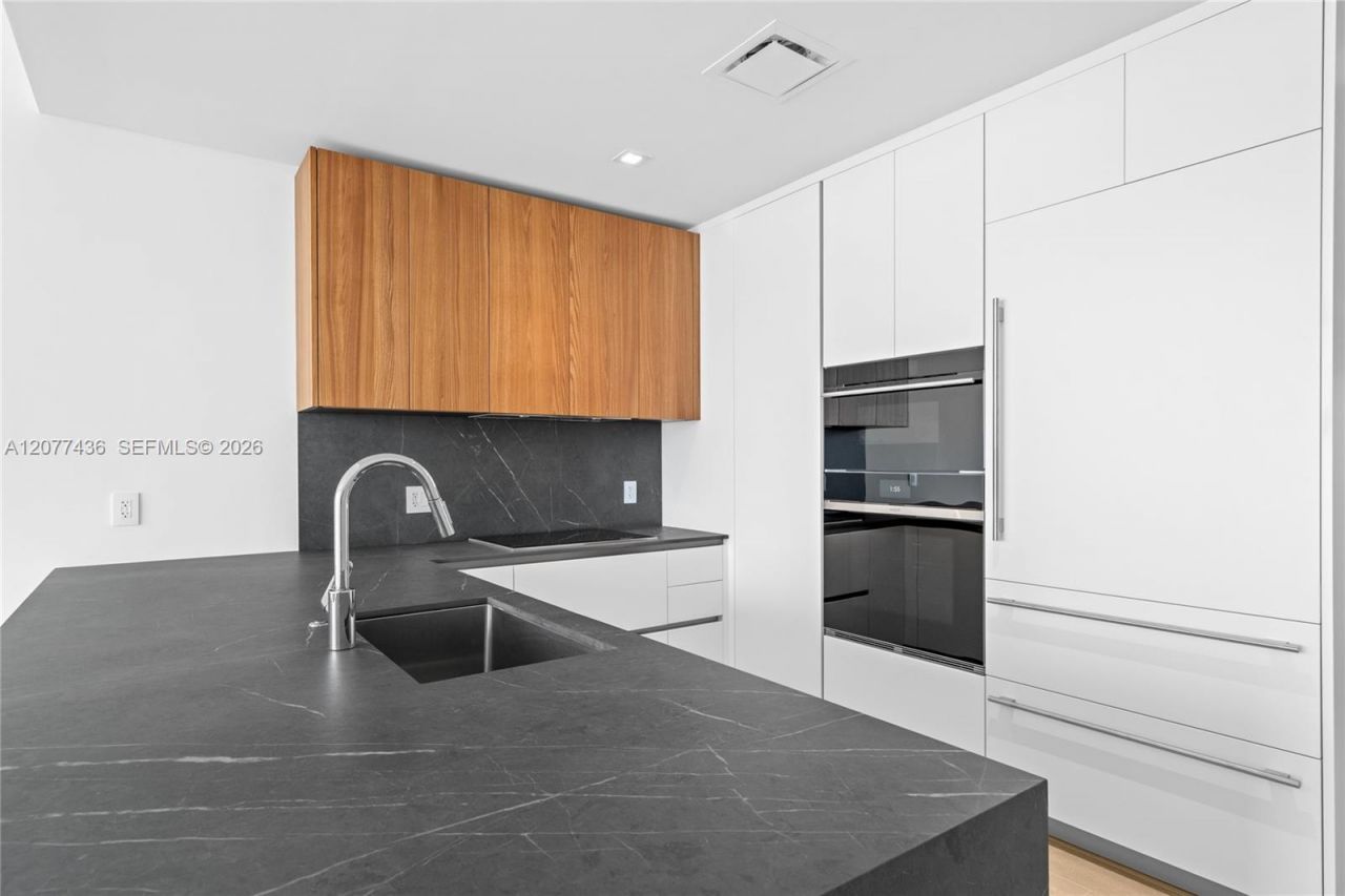 1400 Biscayne Blvd , Unit 4203, Miami, FL 33132 Photo