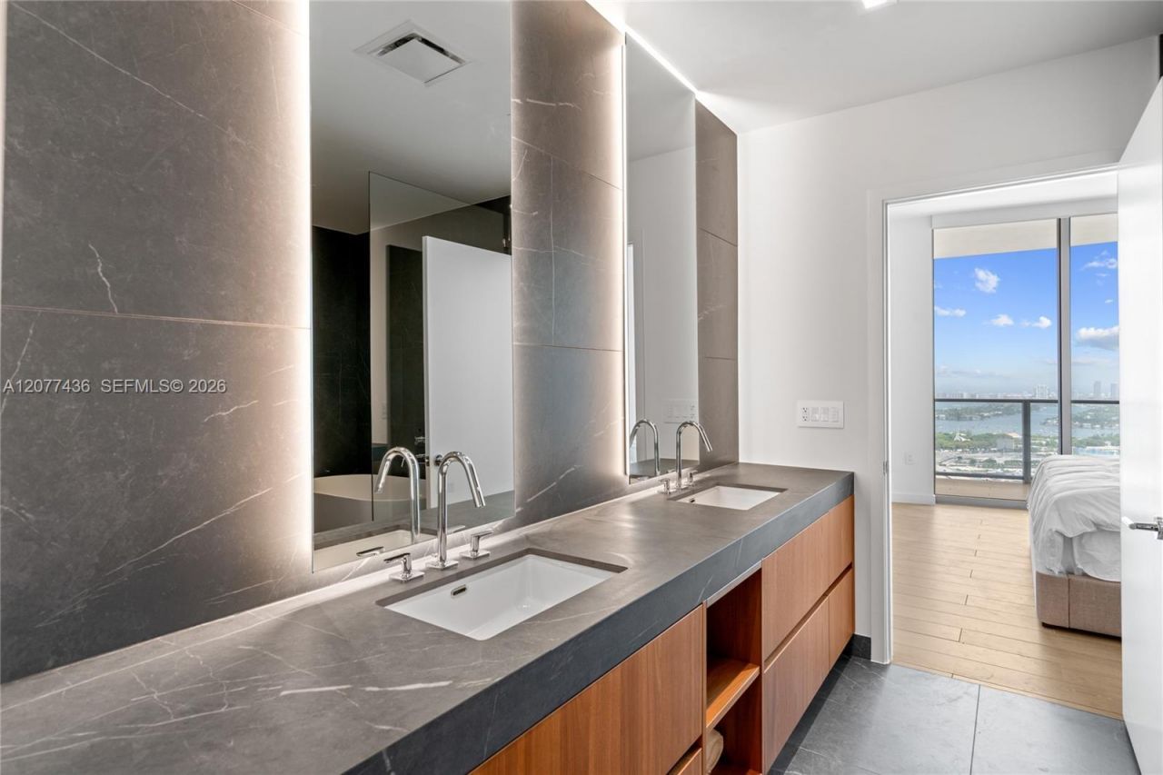 1400 Biscayne Blvd , Unit 4203, Miami, FL 33132 Photo