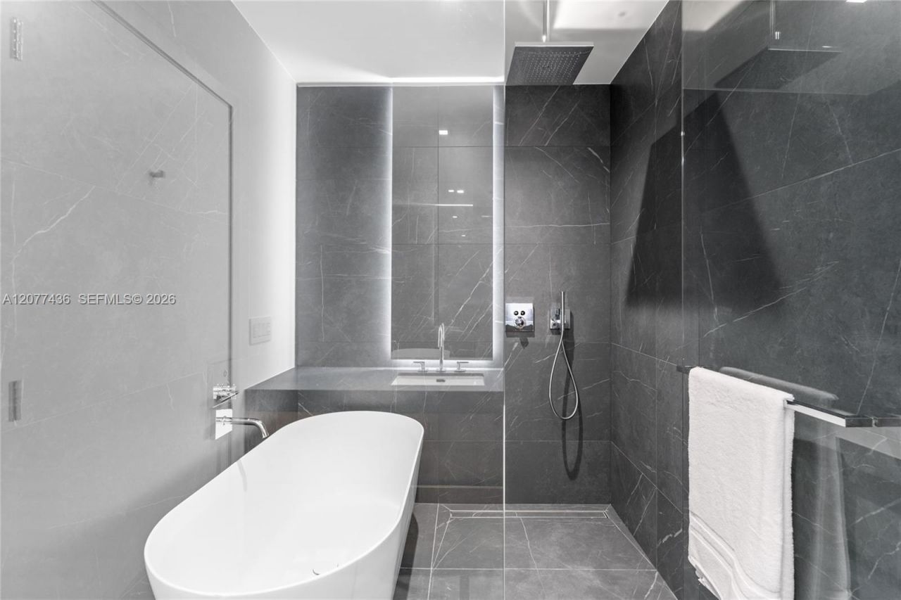 1400 Biscayne Blvd , Unit 4203, Miami, FL 33132 Photo