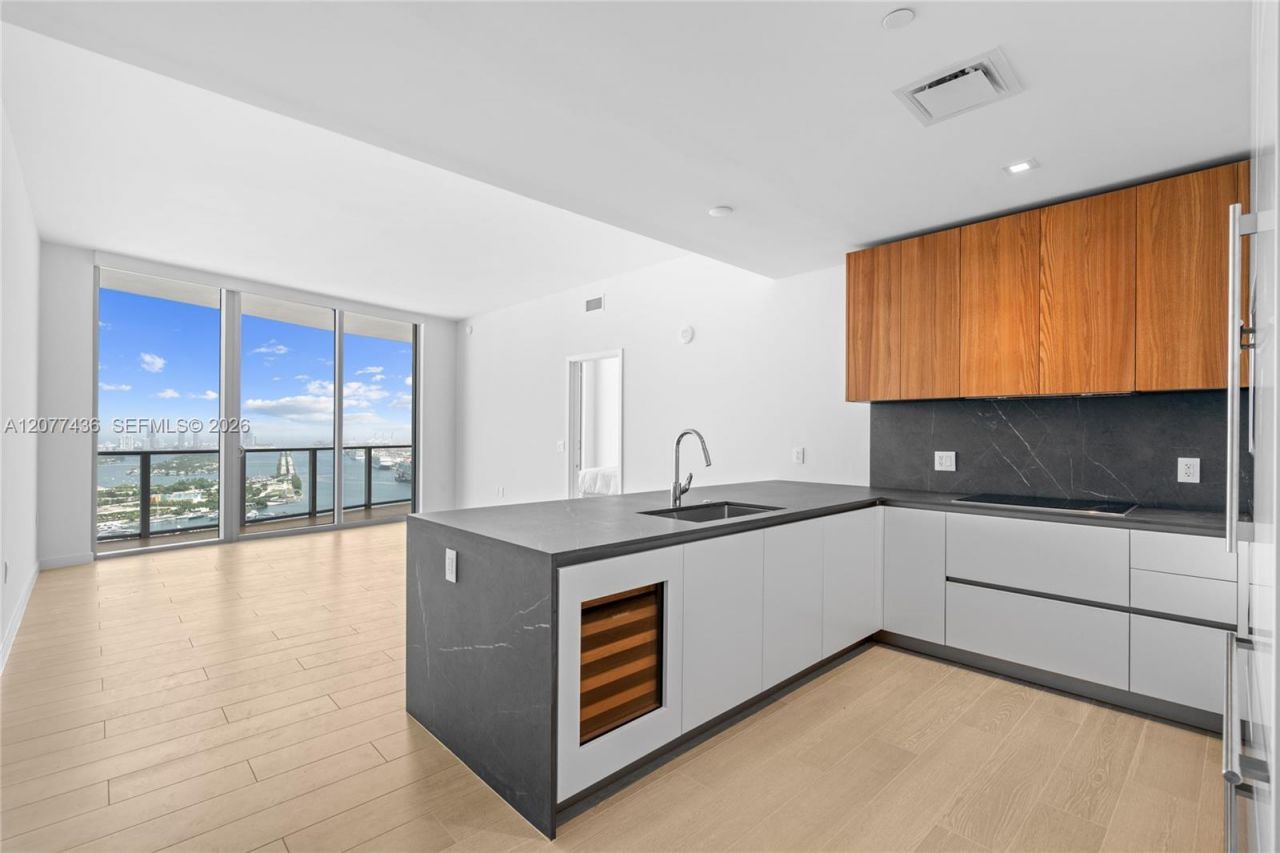 1400 Biscayne Blvd , Unit 4203, Miami, FL 33132 Photo