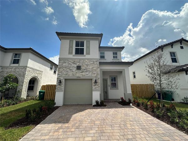 2382 NW 131st Cir , Miami, FL 33167