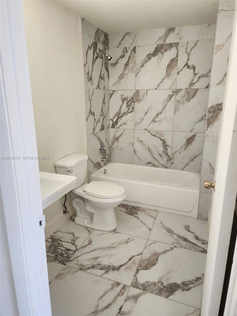 120 NW 18th Ave, Miami, FL 33125 Photo