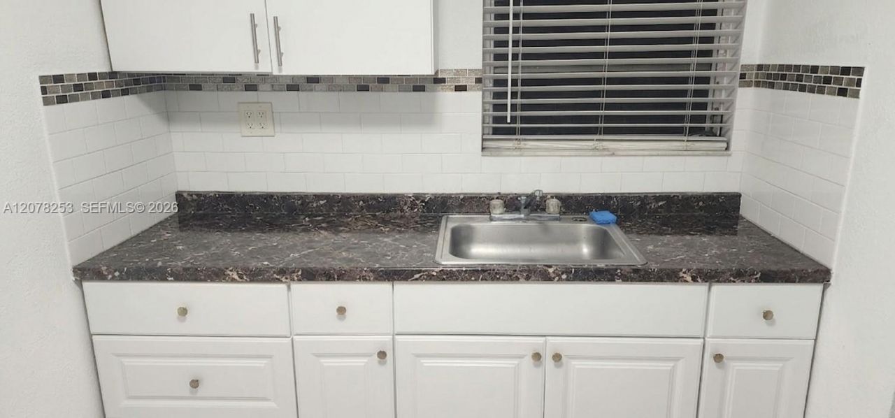 120 NW 18th Ave, Miami, FL 33125 Photo