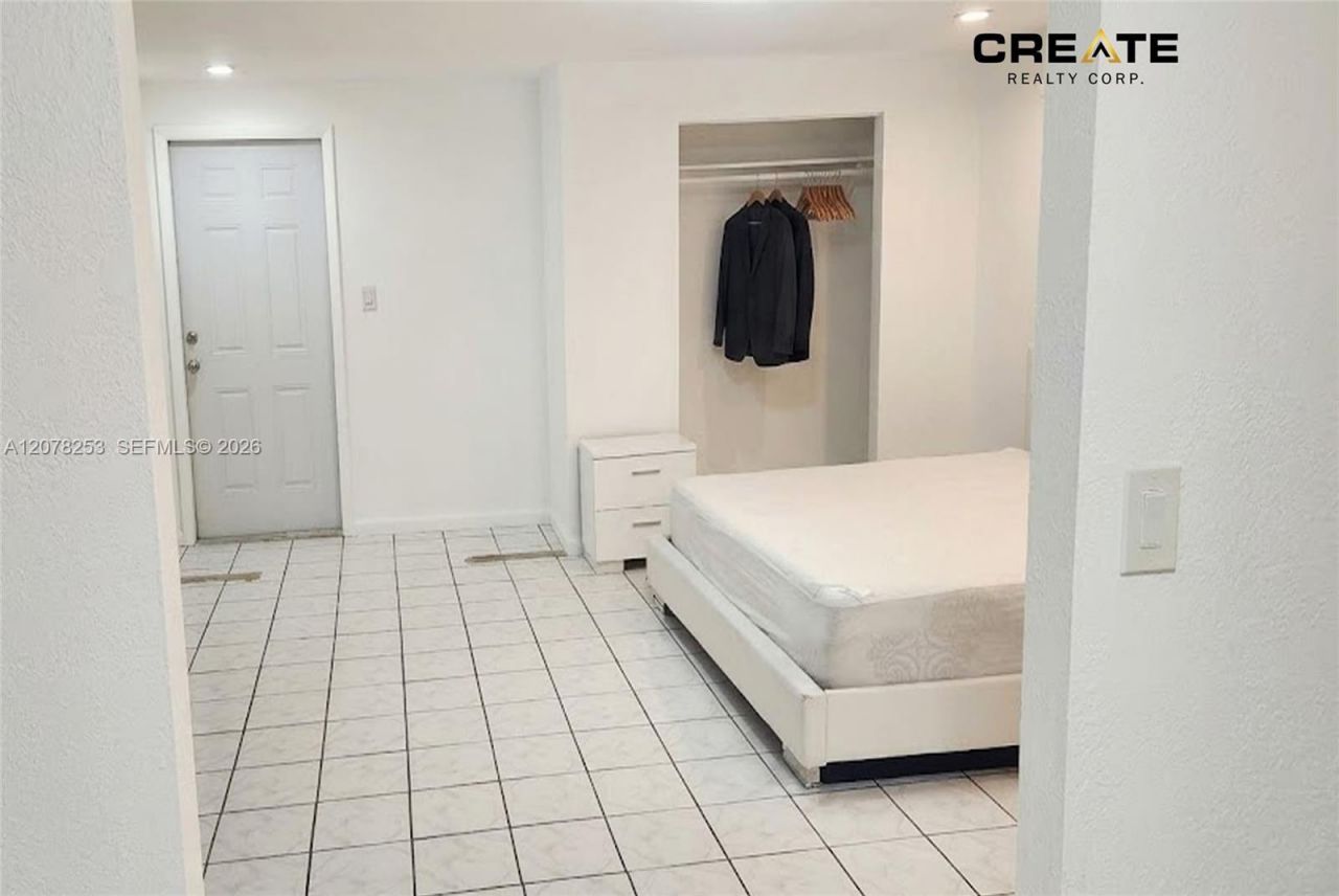 120 NW 18th Ave, Miami, FL 33125 Photo