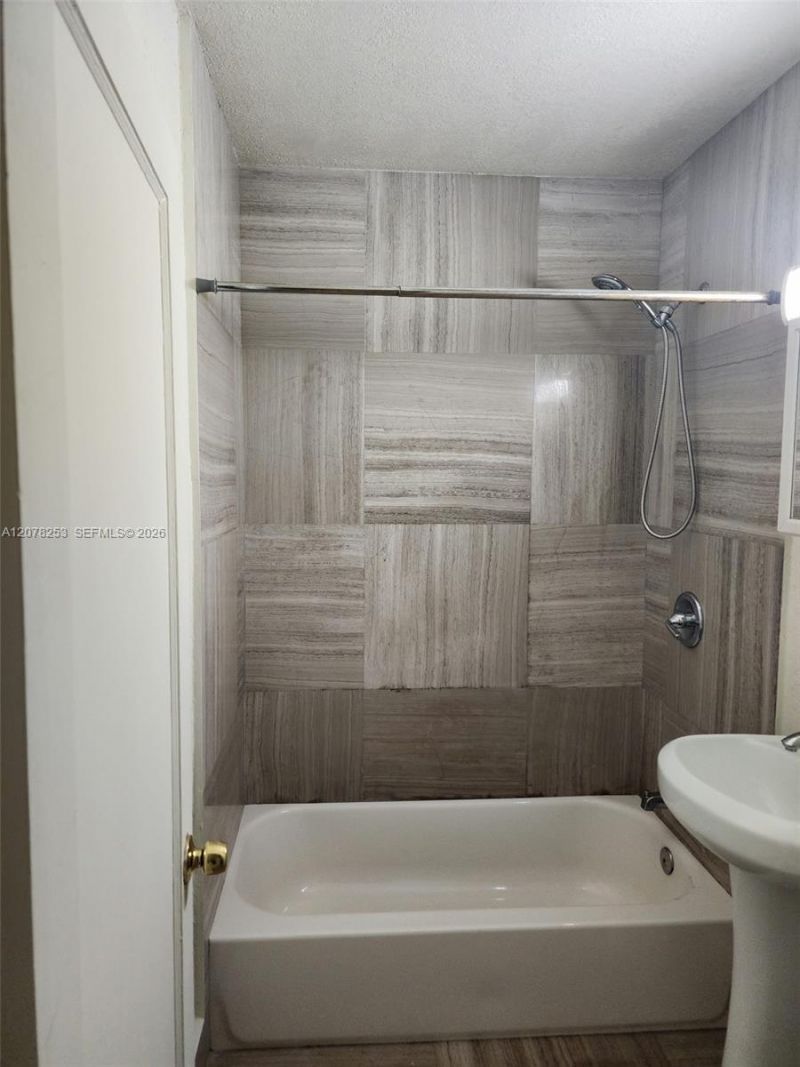 120 NW 18th Ave, Miami, FL 33125 Photo