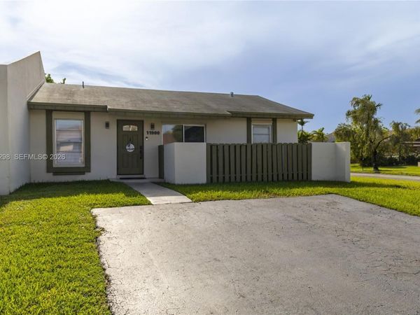 11900 SW 110th St Cir E , Miami, FL 33186