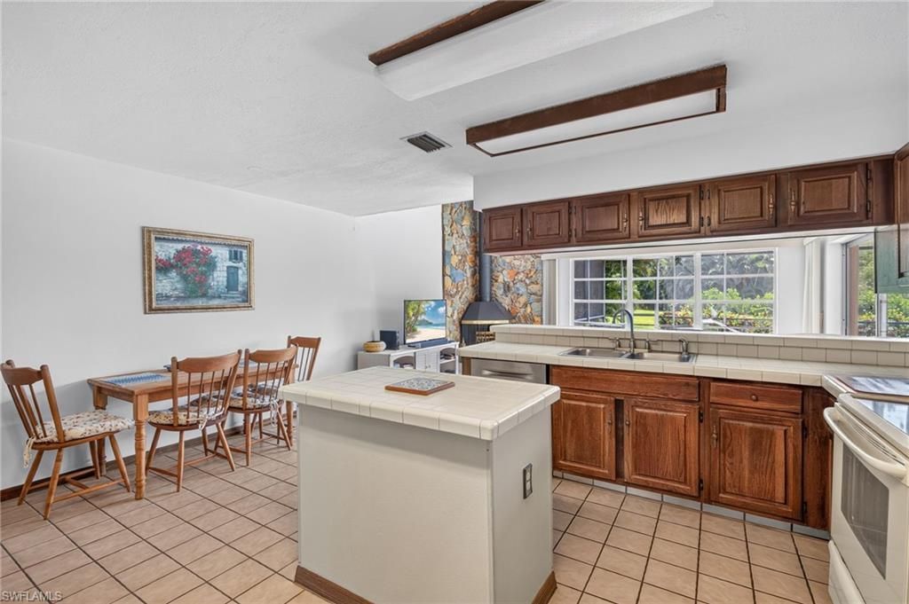 5710 Basswood Ct, Fort Myers, FL 33919 Photo