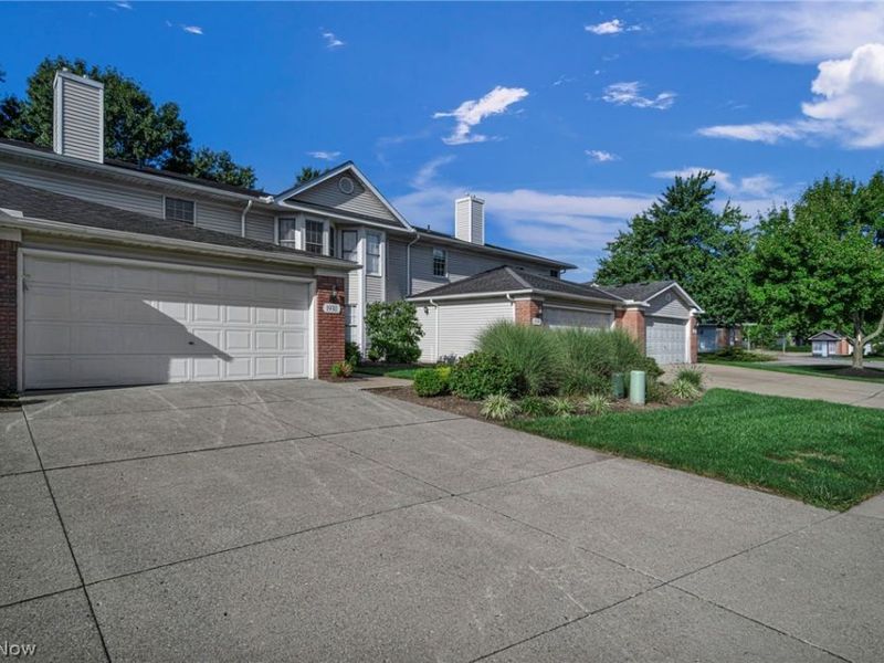 19311 Bradford Court, Strongsville, OH 44149 Photo 2