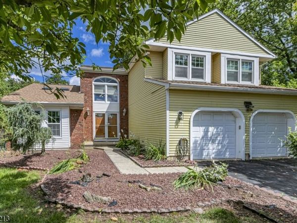 9 Chipwood Ln, North Brunswick, NJ 08902