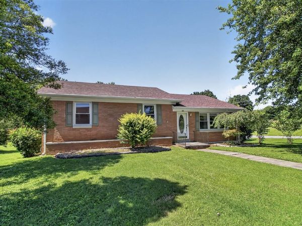 500 W Union Street , Munfordville, KY 42765