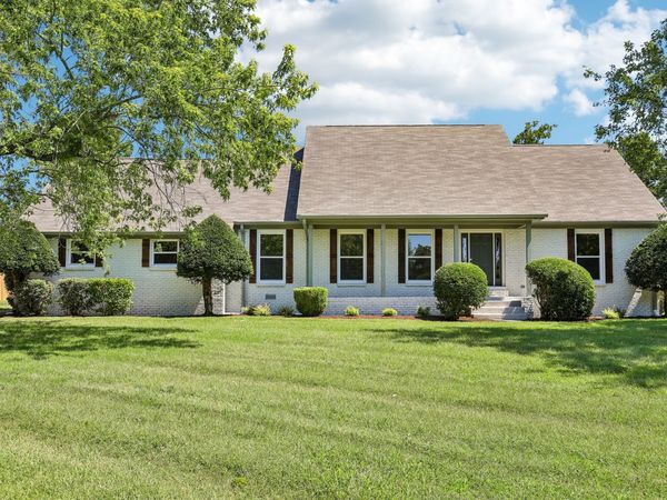 707 Davis Dr , Gallatin, TN 37066