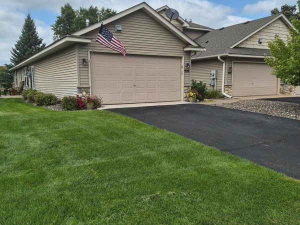 920 Fairfield Place NW, Isanti, MN 55040