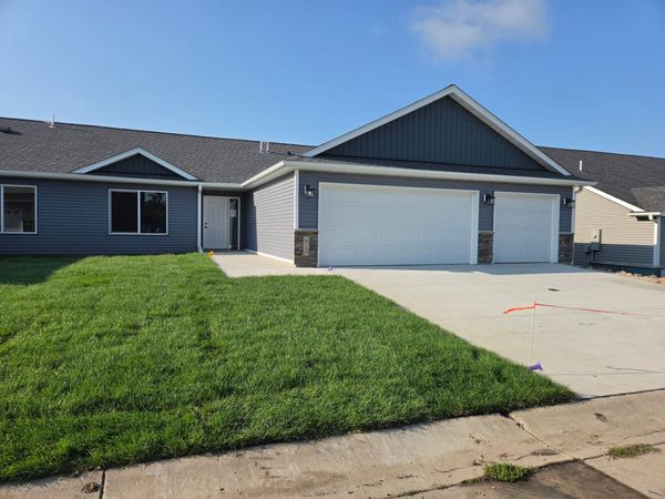 912 Katelyn Circle NE, Montgomery, MN 56069