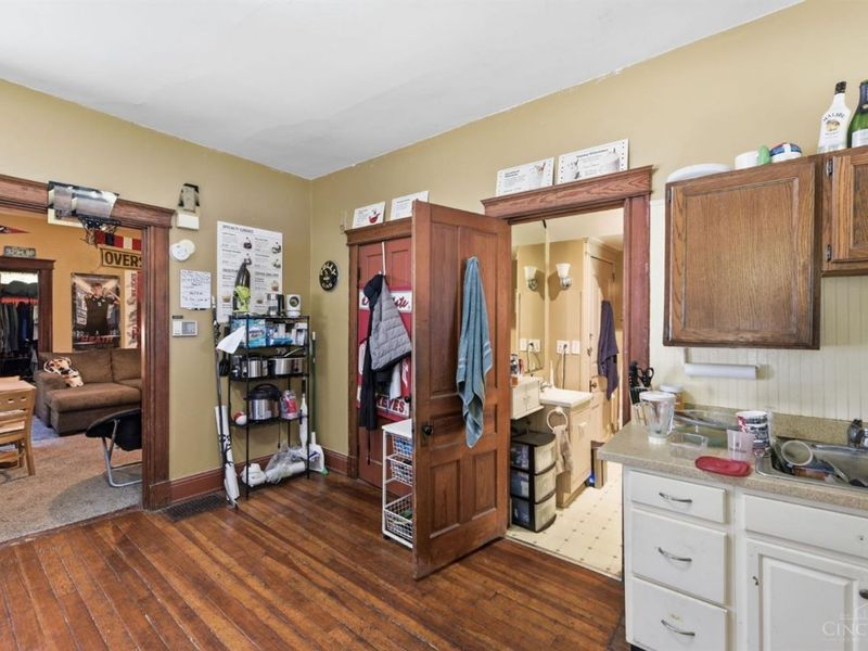 404 Ada Street, Cincinnati, OH 45219 Photo 5