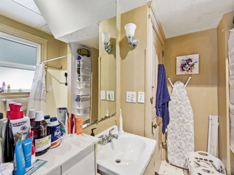 404 Ada Street, Cincinnati, OH 45219 Photo 6