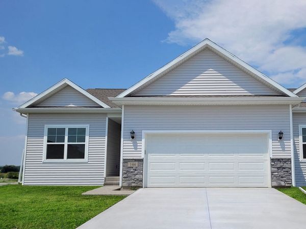 2978 Lake Hill Drive, Des Moines, IA 50320