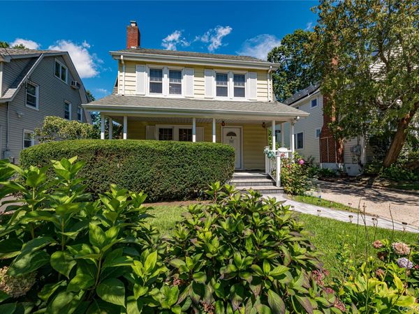 69 Bar Beach Road, Port Washington, NY 11050