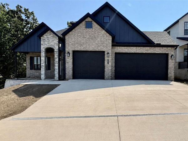 2552 N Crossover Road , Fayetteville, AR 72703