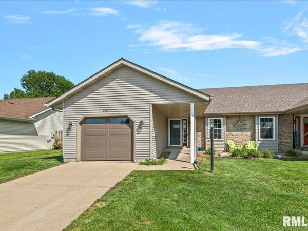 215 EAGLE RIDGE Drive, Chatham, IL 62629